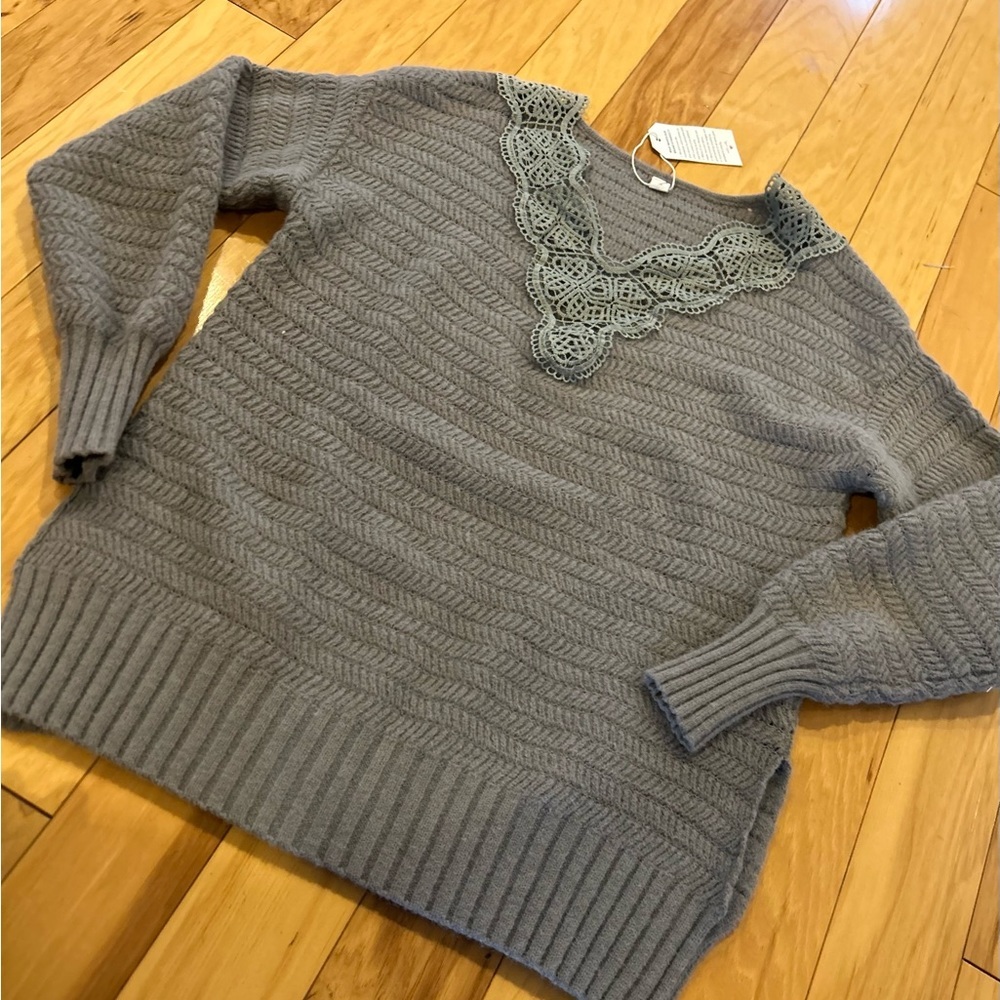 NWT Women’s Hand Woven Gray Sweater with Lace V-Neck - Picture 3 of 14
